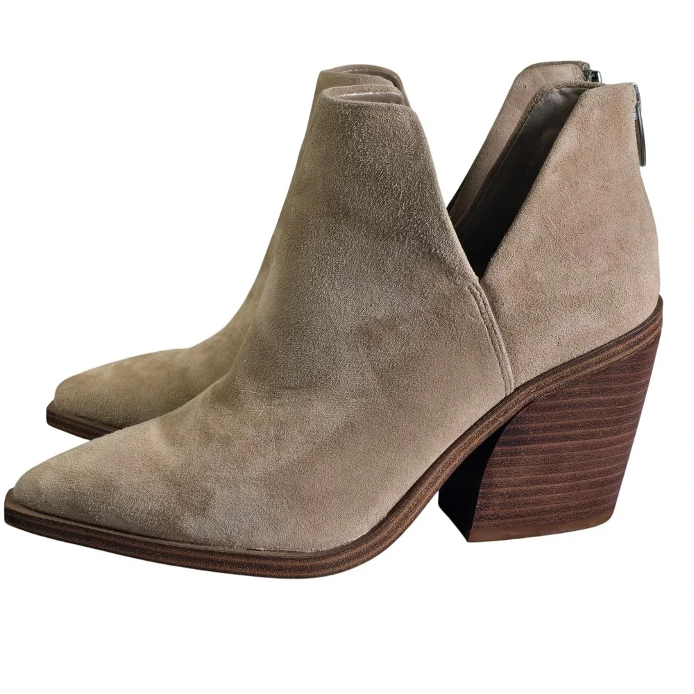 Vince‎ Camuto Gigietta Tan Suede Pointed Toe V-Cut Ankle Booties Woman 8.5M 39